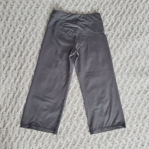 Champion Mid Rise Yoga Capri- Size M
